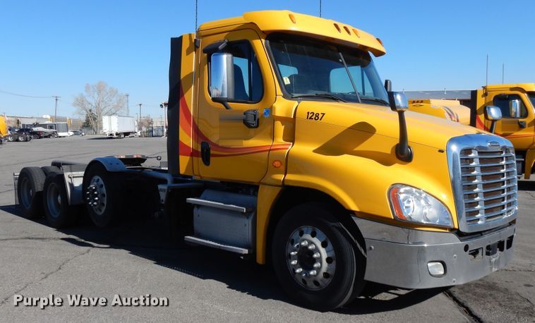 image for item GH9018 2014 Freightliner Cascadia 125 semi truck