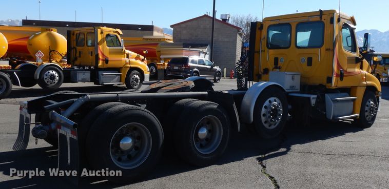 image for item GH9018 2014 Freightliner Cascadia 125 semi truck