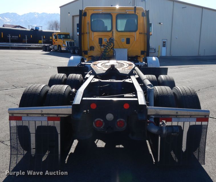 image for item GH9018 2014 Freightliner Cascadia 125 semi truck