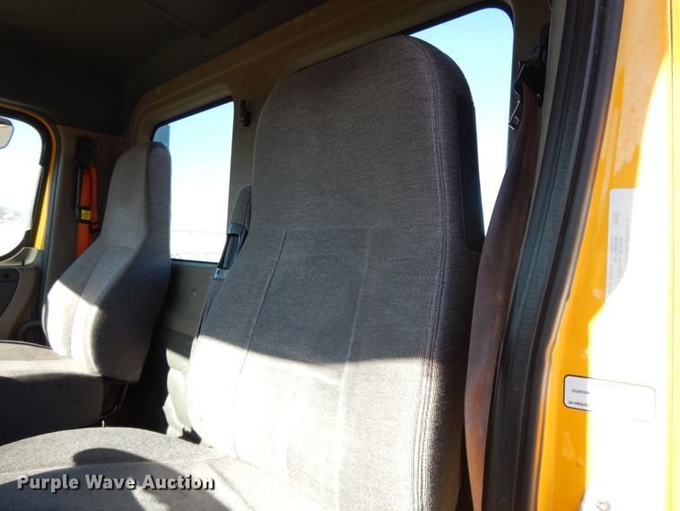 image for item GH9018 2014 Freightliner Cascadia 125 semi truck