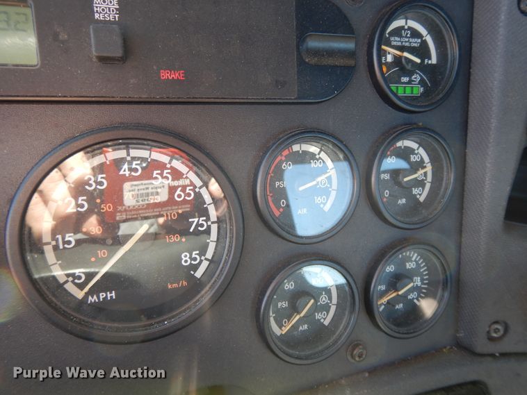 image for item GH9018 2014 Freightliner Cascadia 125 semi truck