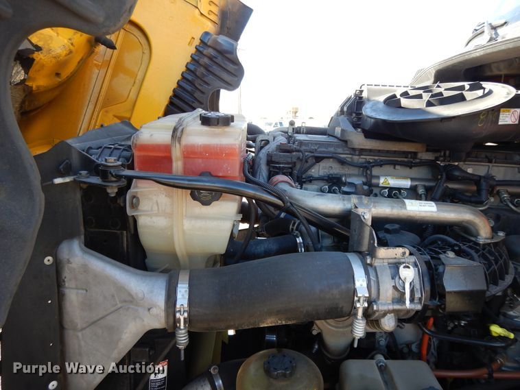 image for item GH9018 2014 Freightliner Cascadia 125 semi truck