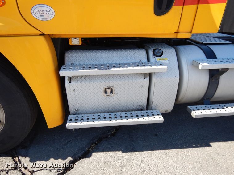 image for item GH9018 2014 Freightliner Cascadia 125 semi truck