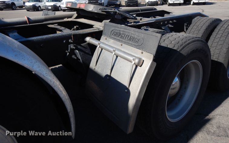 image for item GH9018 2014 Freightliner Cascadia 125 semi truck