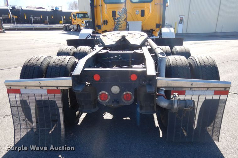 image for item GH9018 2014 Freightliner Cascadia 125 semi truck