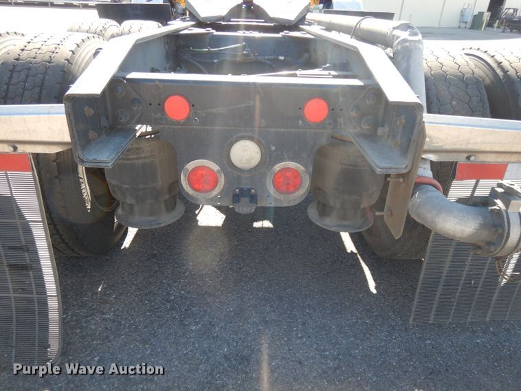 image for item GH9018 2014 Freightliner Cascadia 125 semi truck