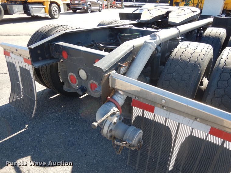 image for item GH9018 2014 Freightliner Cascadia 125 semi truck