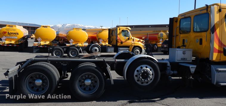 image for item GH9018 2014 Freightliner Cascadia 125 semi truck