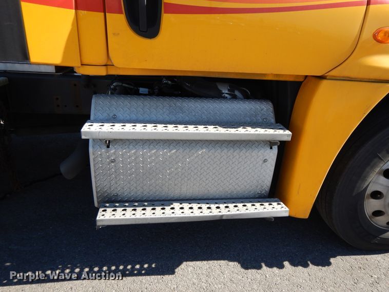 image for item GH9018 2014 Freightliner Cascadia 125 semi truck