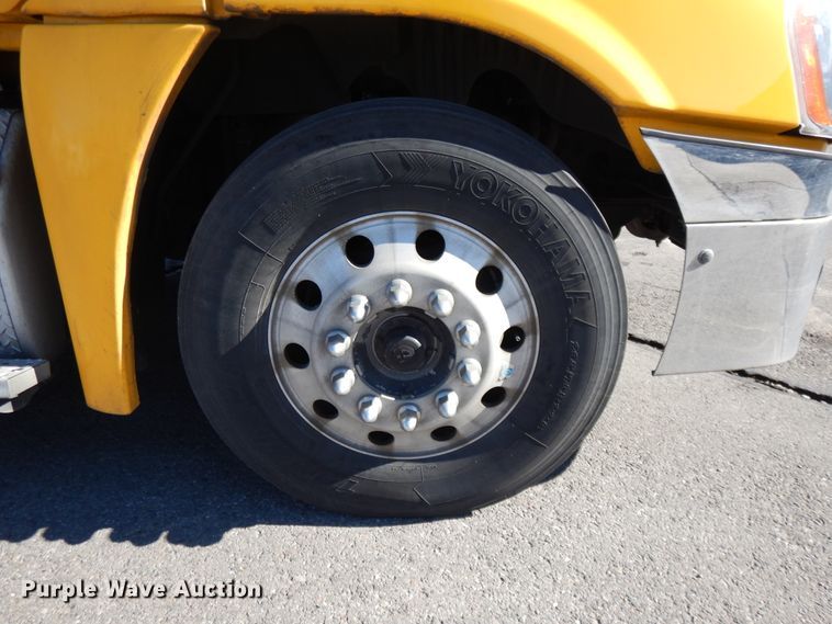 image for item GH9018 2014 Freightliner Cascadia 125 semi truck