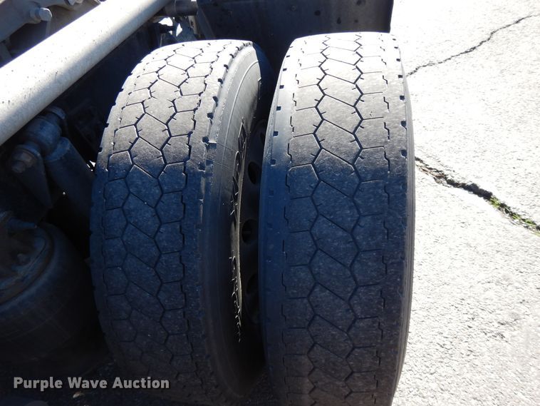 image for item GH9018 2014 Freightliner Cascadia 125 semi truck