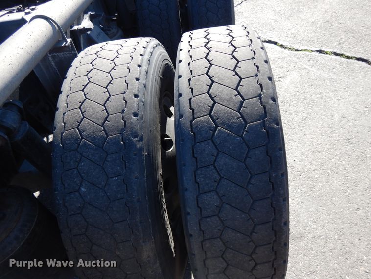 image for item GH9018 2014 Freightliner Cascadia 125 semi truck