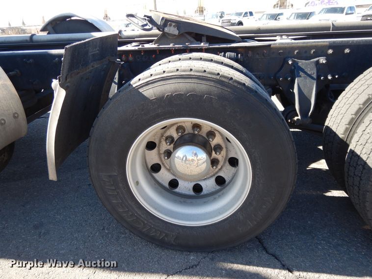 image for item GH9018 2014 Freightliner Cascadia 125 semi truck