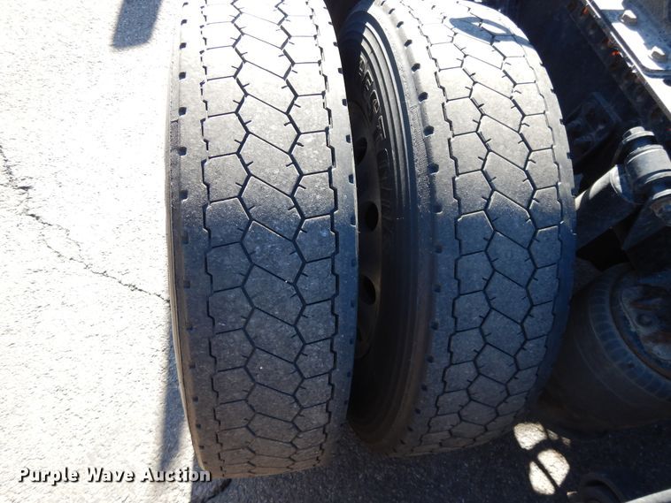 image for item GH9018 2014 Freightliner Cascadia 125 semi truck