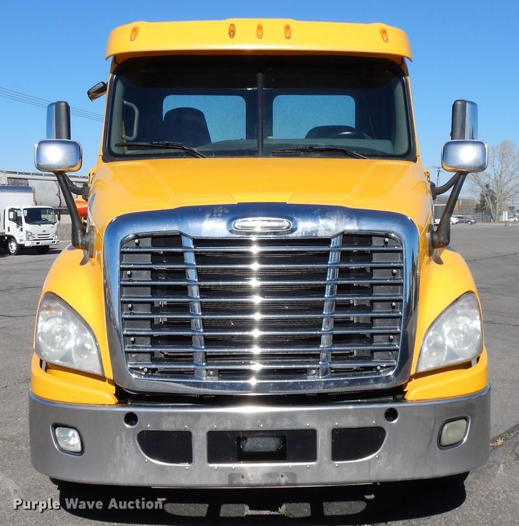 image for item GH9019 2014 Freightliner Cascadia 125 semi truck