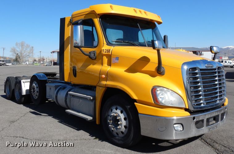 image for item GH9019 2014 Freightliner Cascadia 125 semi truck