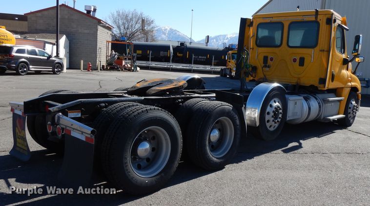 image for item GH9019 2014 Freightliner Cascadia 125 semi truck