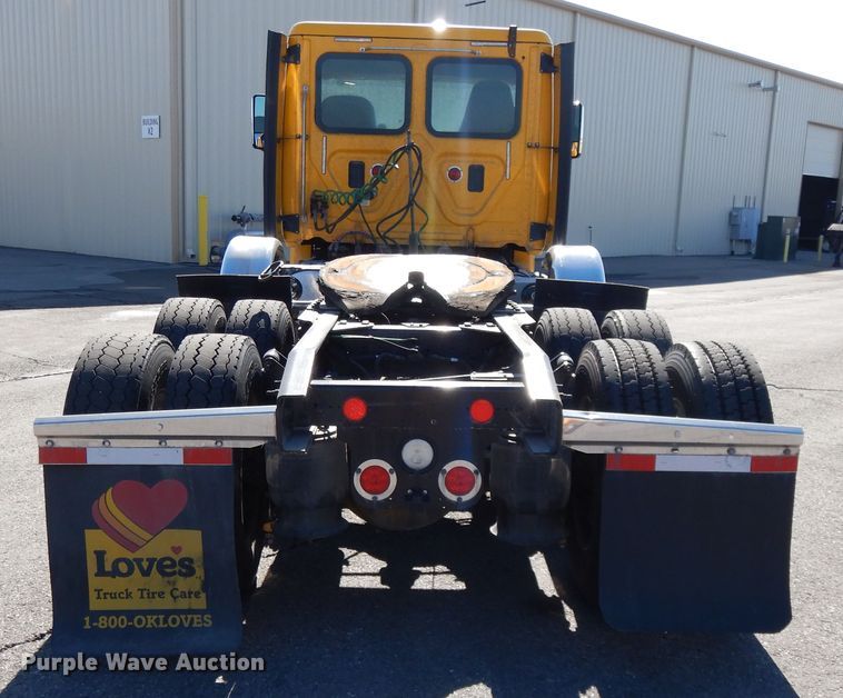 image for item GH9019 2014 Freightliner Cascadia 125 semi truck