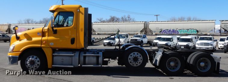 image for item GH9019 2014 Freightliner Cascadia 125 semi truck