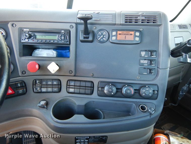 image for item GH9019 2014 Freightliner Cascadia 125 semi truck