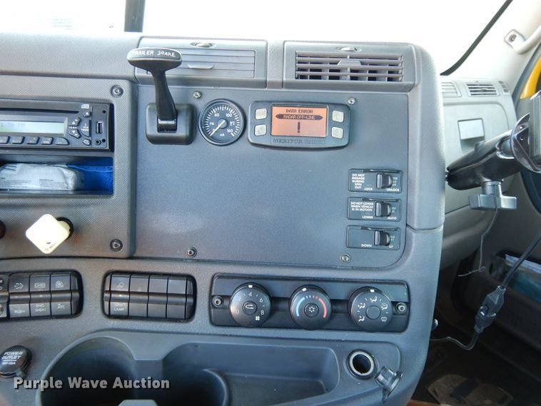 image for item GH9019 2014 Freightliner Cascadia 125 semi truck