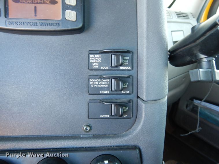 image for item GH9019 2014 Freightliner Cascadia 125 semi truck