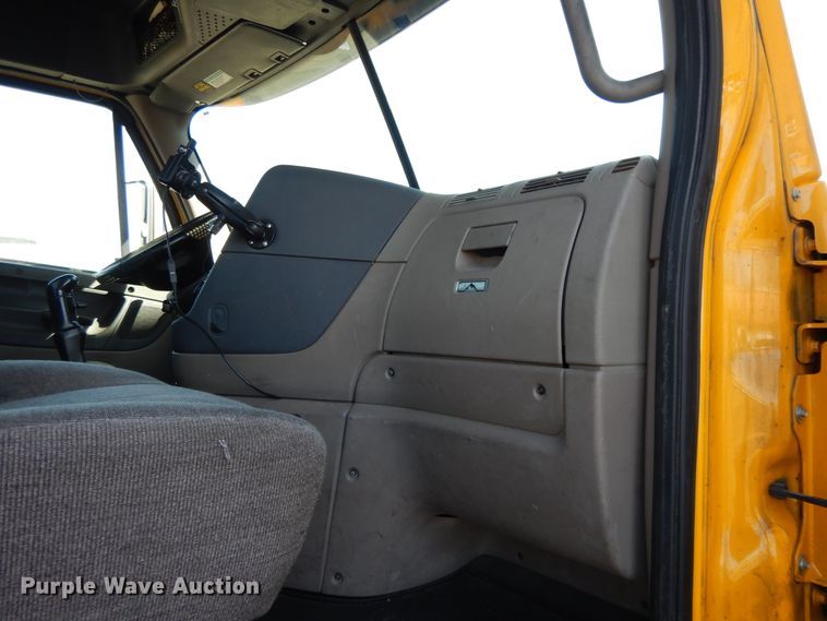 image for item GH9019 2014 Freightliner Cascadia 125 semi truck