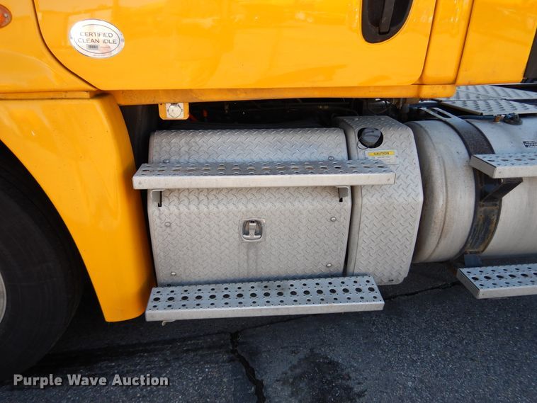 image for item GH9019 2014 Freightliner Cascadia 125 semi truck