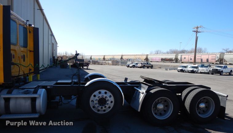 image for item GH9019 2014 Freightliner Cascadia 125 semi truck