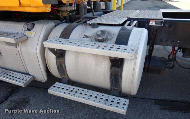 image for item GH9019 2014 Freightliner Cascadia 125 semi truck