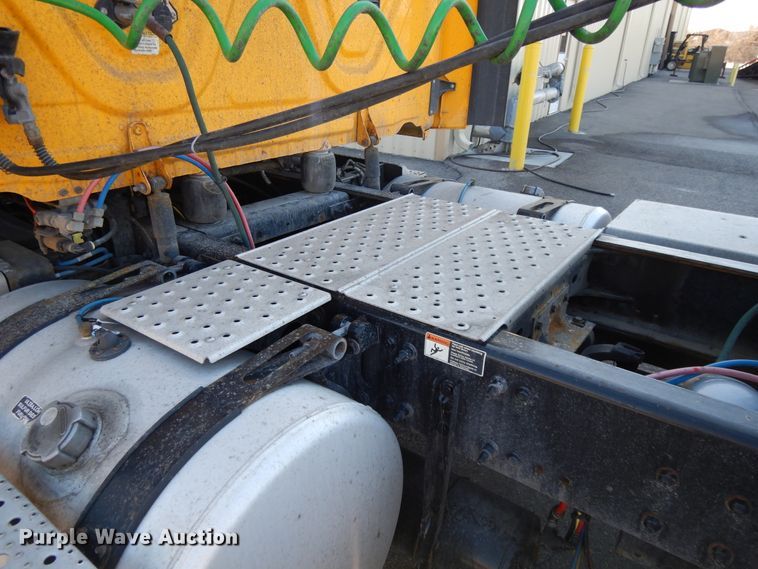 image for item GH9019 2014 Freightliner Cascadia 125 semi truck