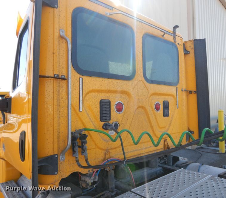 image for item GH9019 2014 Freightliner Cascadia 125 semi truck