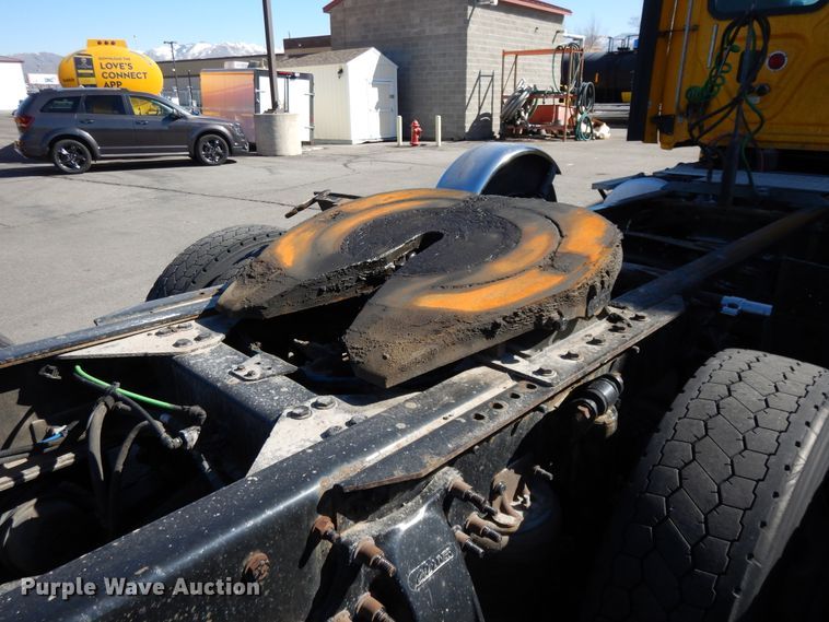 image for item GH9019 2014 Freightliner Cascadia 125 semi truck