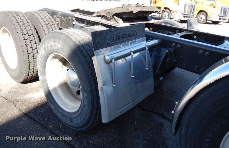 image for item GH9019 2014 Freightliner Cascadia 125 semi truck