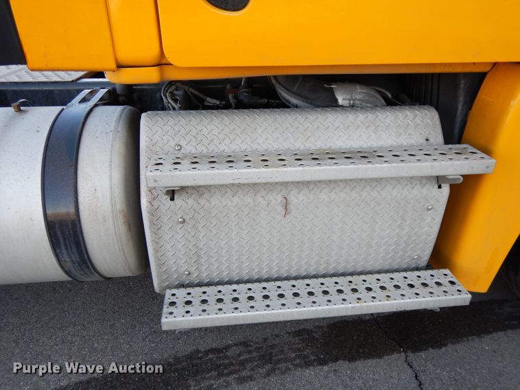 image for item GH9019 2014 Freightliner Cascadia 125 semi truck