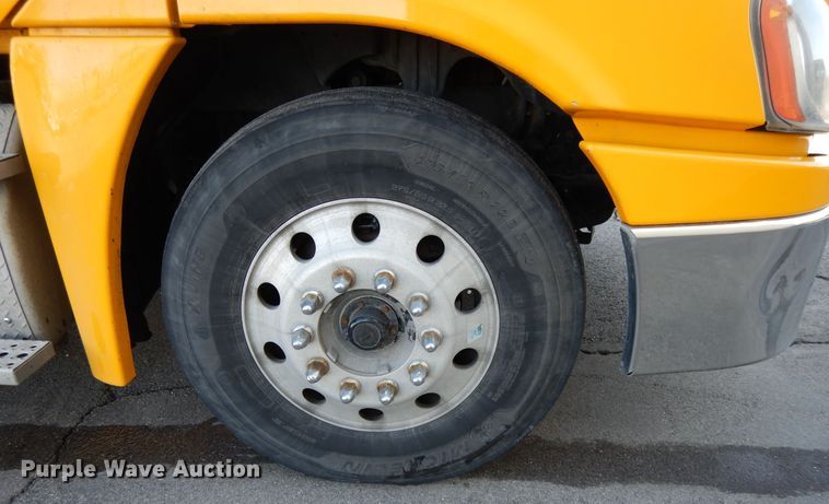 image for item GH9019 2014 Freightliner Cascadia 125 semi truck