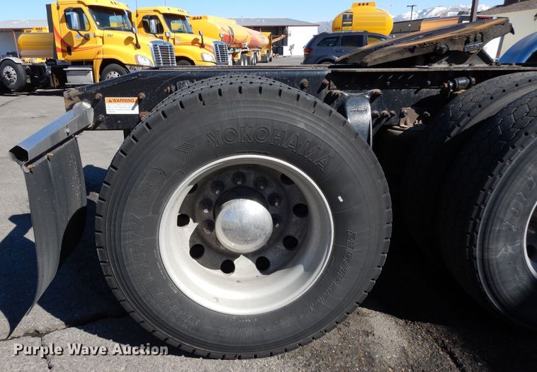 image for item GH9019 2014 Freightliner Cascadia 125 semi truck