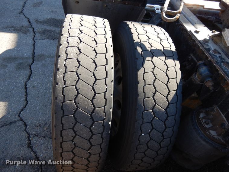 image for item GH9019 2014 Freightliner Cascadia 125 semi truck