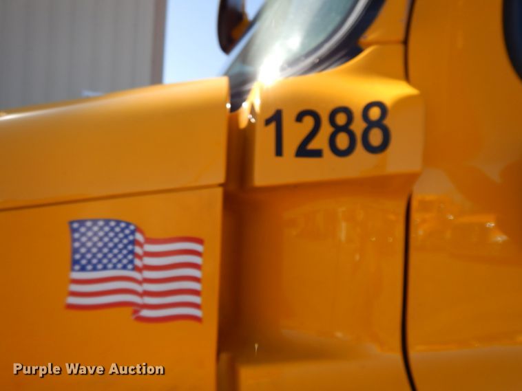 image for item GH9019 2014 Freightliner Cascadia 125 semi truck