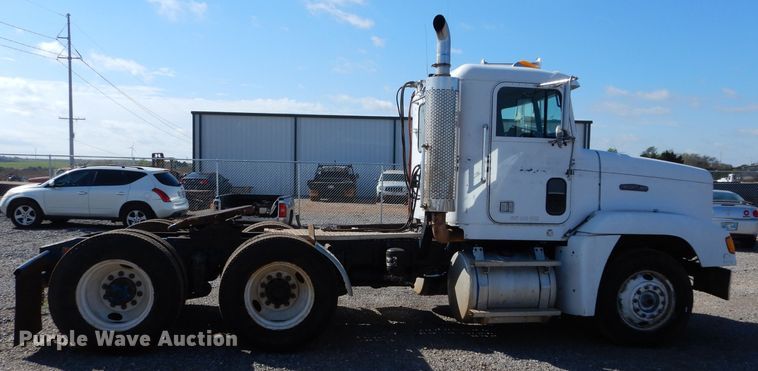 image for item GK9165 1991 Freightliner FLD semi truck