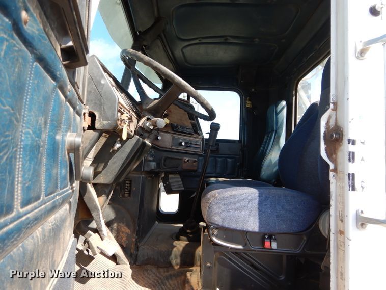 image for item GK9165 1991 Freightliner FLD semi truck