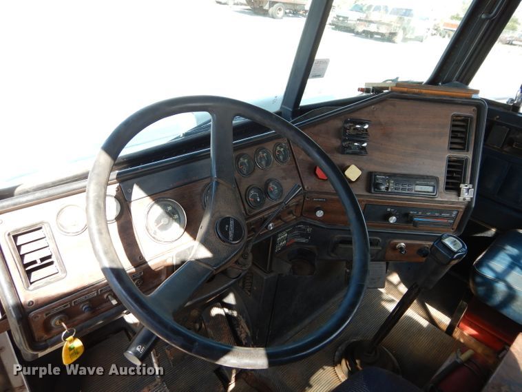 image for item GK9165 1991 Freightliner FLD semi truck