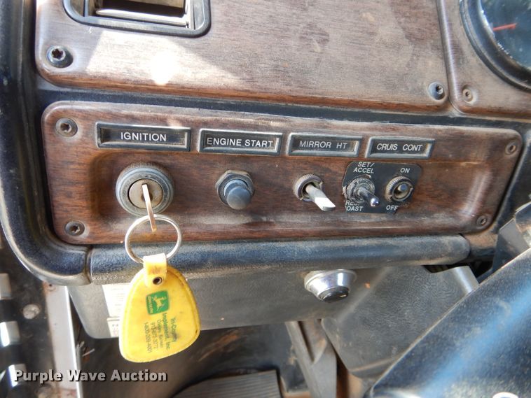 image for item GK9165 1991 Freightliner FLD semi truck