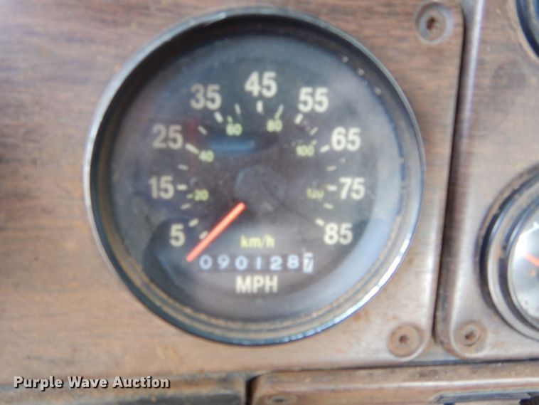 image for item GK9165 1991 Freightliner FLD semi truck