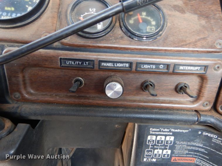 image for item GK9165 1991 Freightliner FLD semi truck