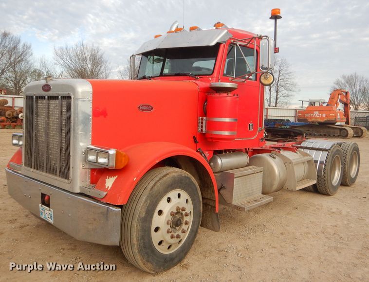 image for item GO9976 2000 Peterbilt 378 semi truck