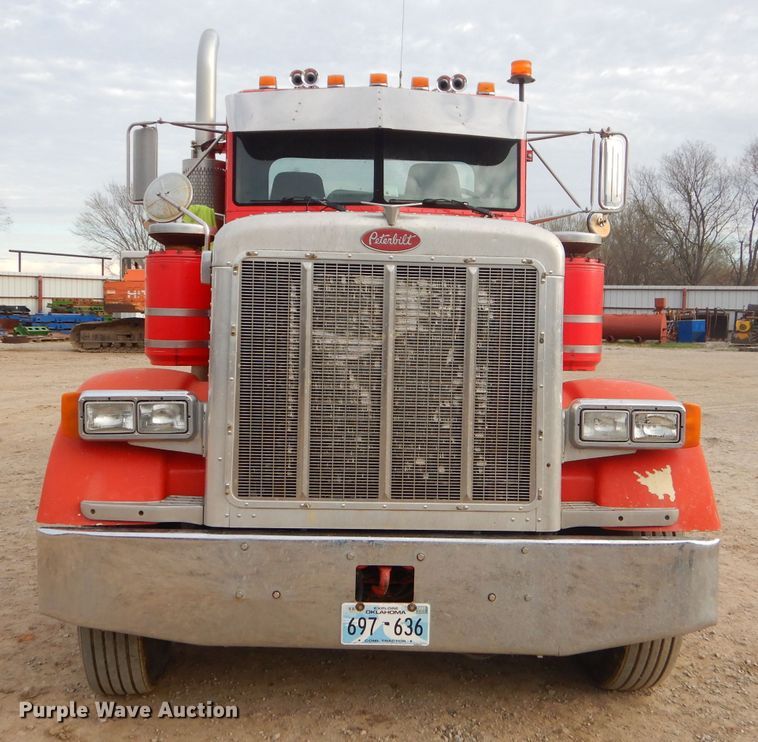 image for item GO9976 2000 Peterbilt 378 semi truck