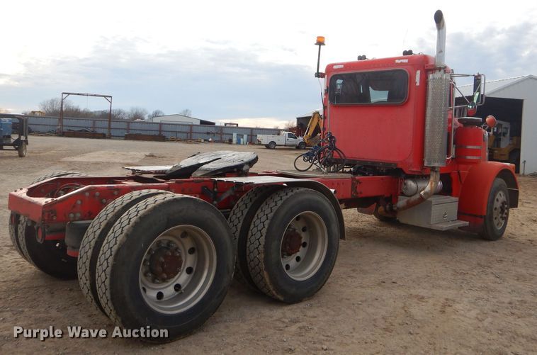 image for item GO9976 2000 Peterbilt 378 semi truck