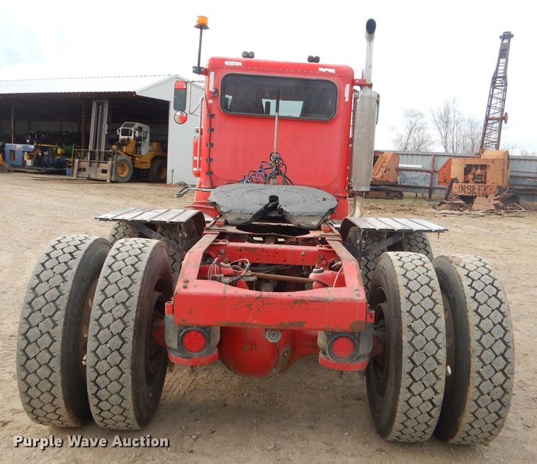 image for item GO9976 2000 Peterbilt 378 semi truck