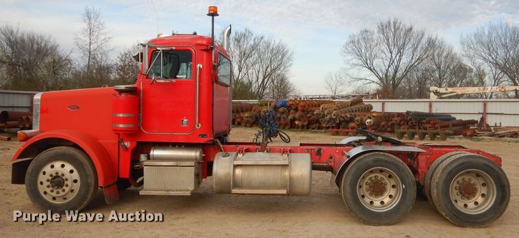 image for item GO9976 2000 Peterbilt 378 semi truck